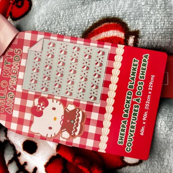 Hello Kitty Christmas plush blanket in twin size - Picture 2 of 4